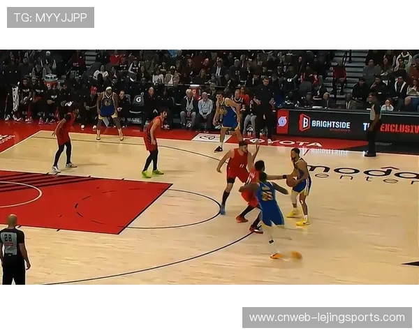 开拓者夏普亨德森后场潜力可观，重建进程仍需时间